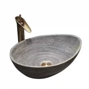 Chậu gốm cổ điển phù hợp để trang trí nhà cửa quán cà phê